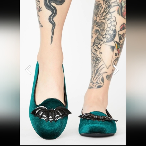 StrangeCvlt Shoes - New StrangeCvlt Green Lydia Velvet Bat Flats, size 6.5M
